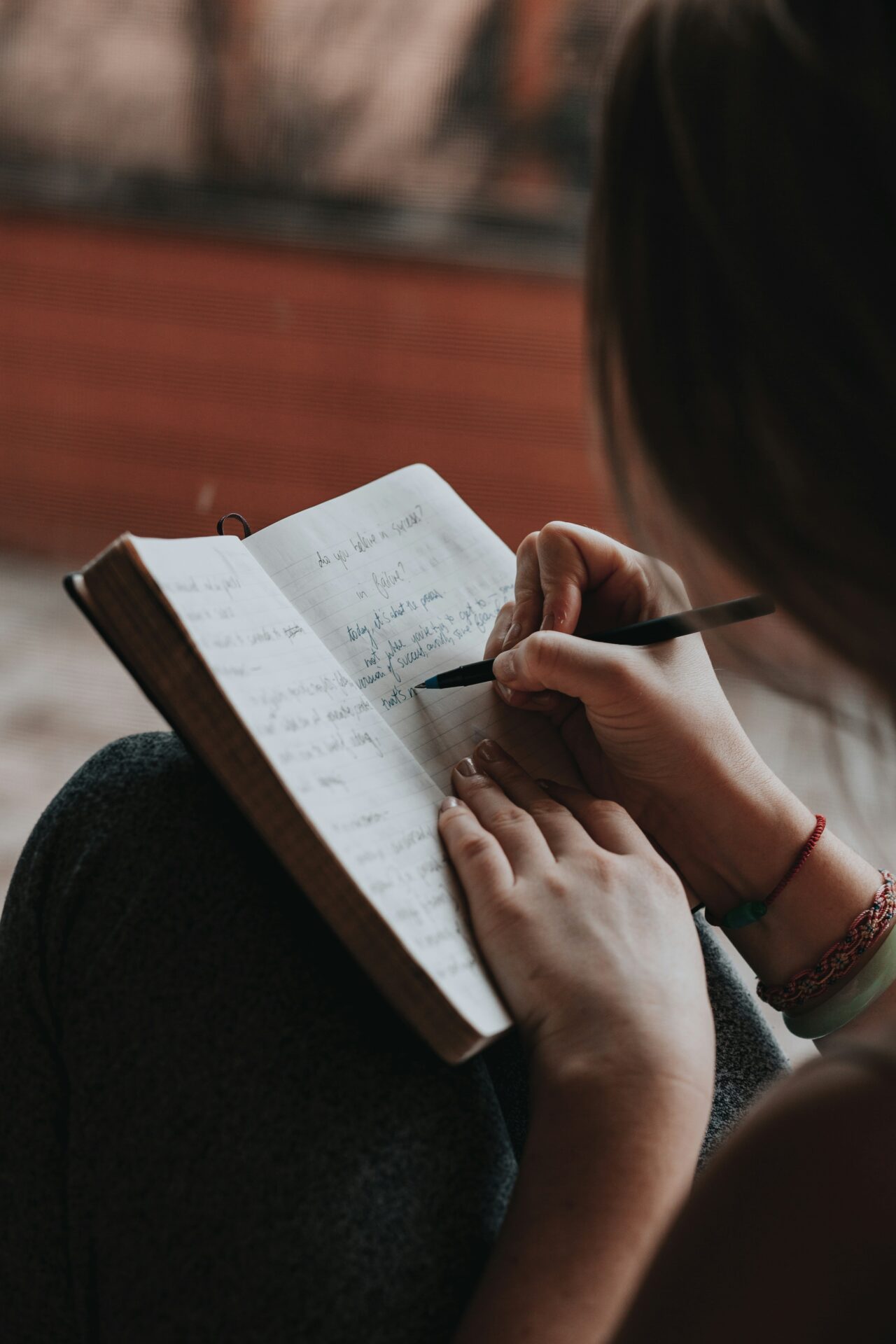 Rédaction de textes - écrit manuscrit sur cahier
